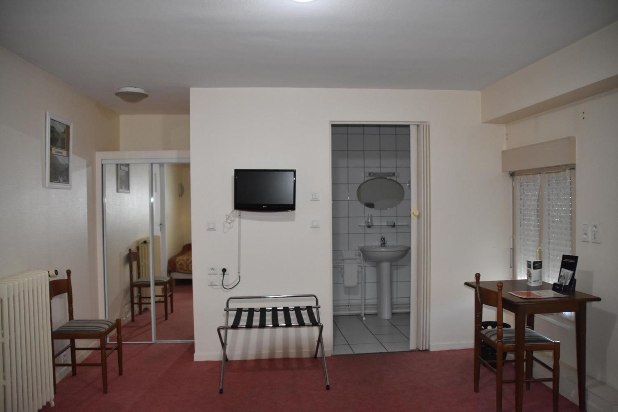 Le Rider Hotel Bort-les-Orgues Buitenkant foto