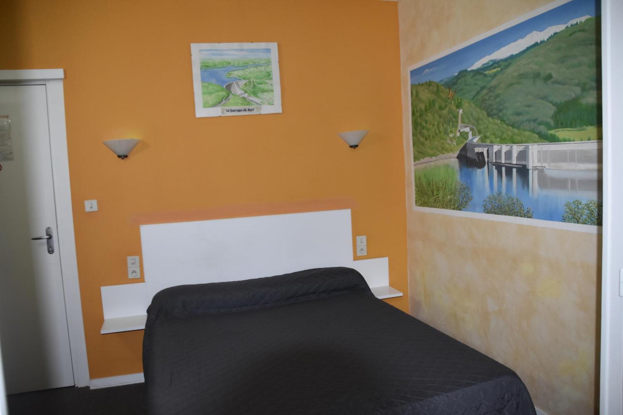 Le Rider Hotel Bort-les-Orgues Buitenkant foto