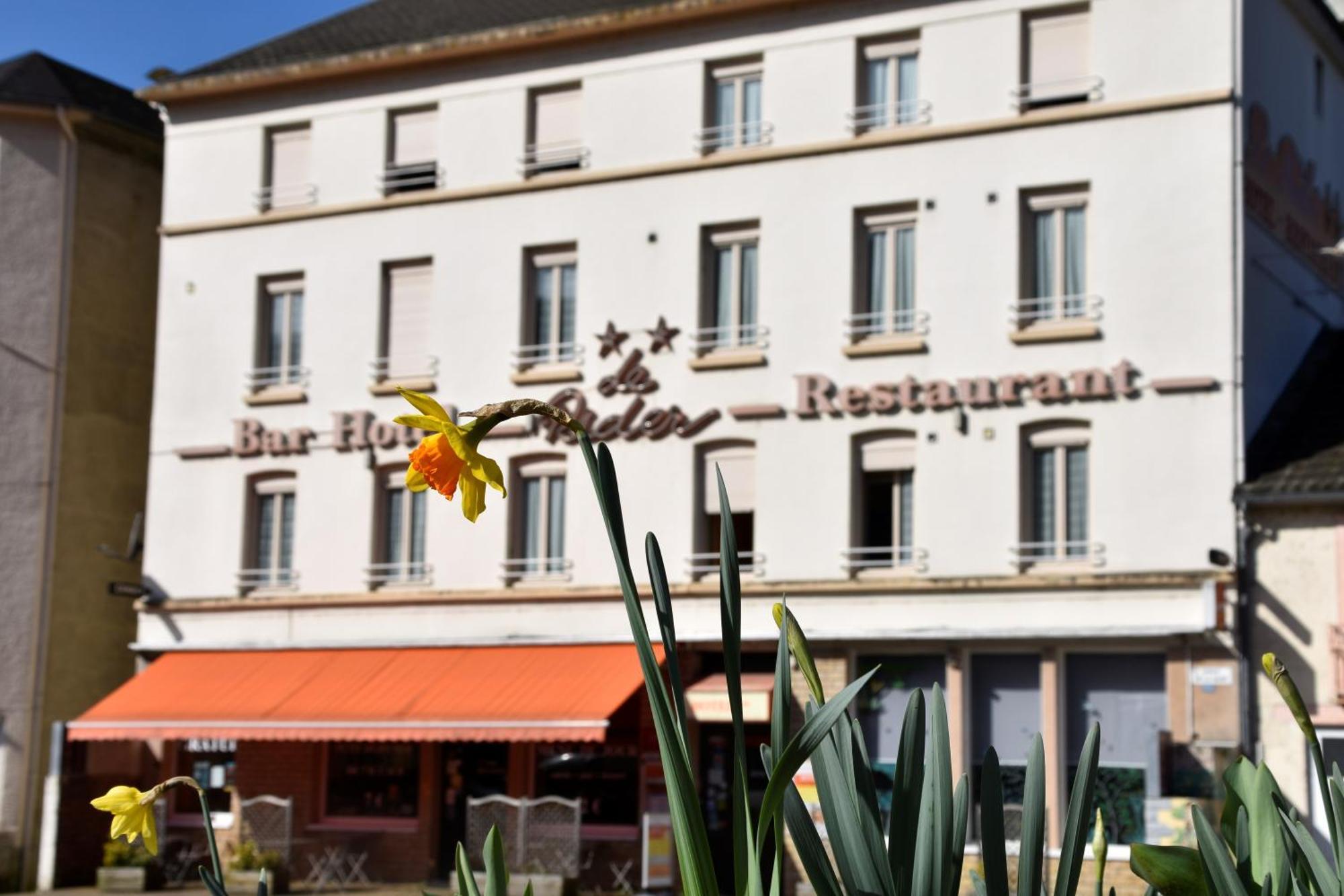 Le Rider Hotel Bort-les-Orgues Buitenkant foto