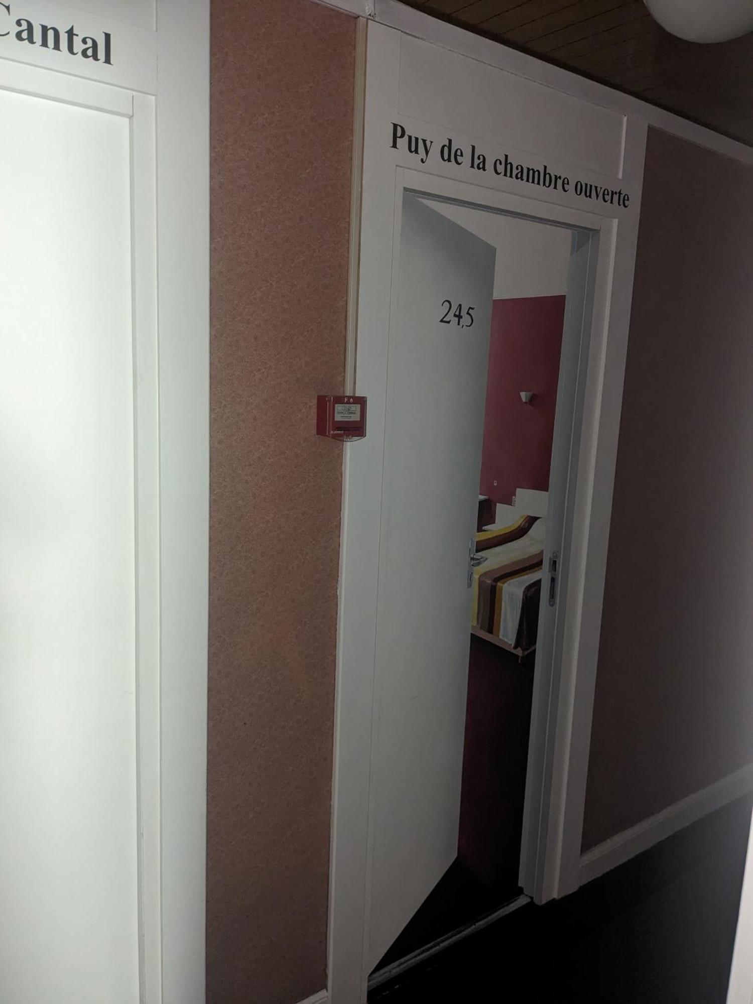 Le Rider Hotel Bort-les-Orgues Buitenkant foto