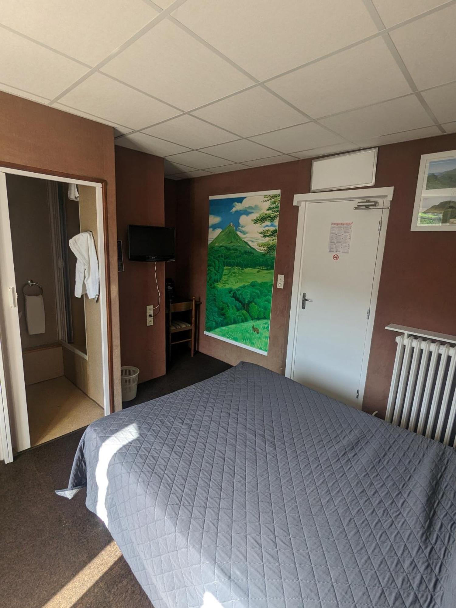 Le Rider Hotel Bort-les-Orgues Buitenkant foto