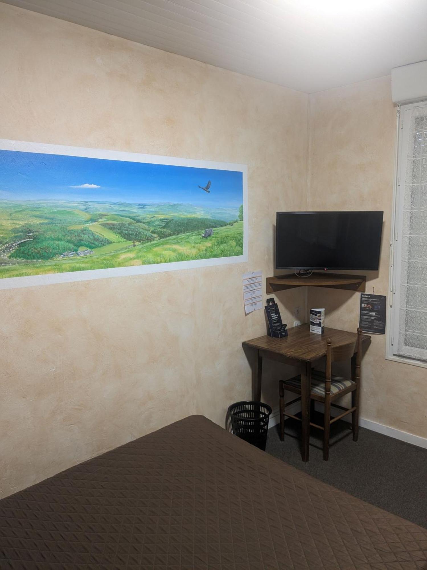 Le Rider Hotel Bort-les-Orgues Buitenkant foto