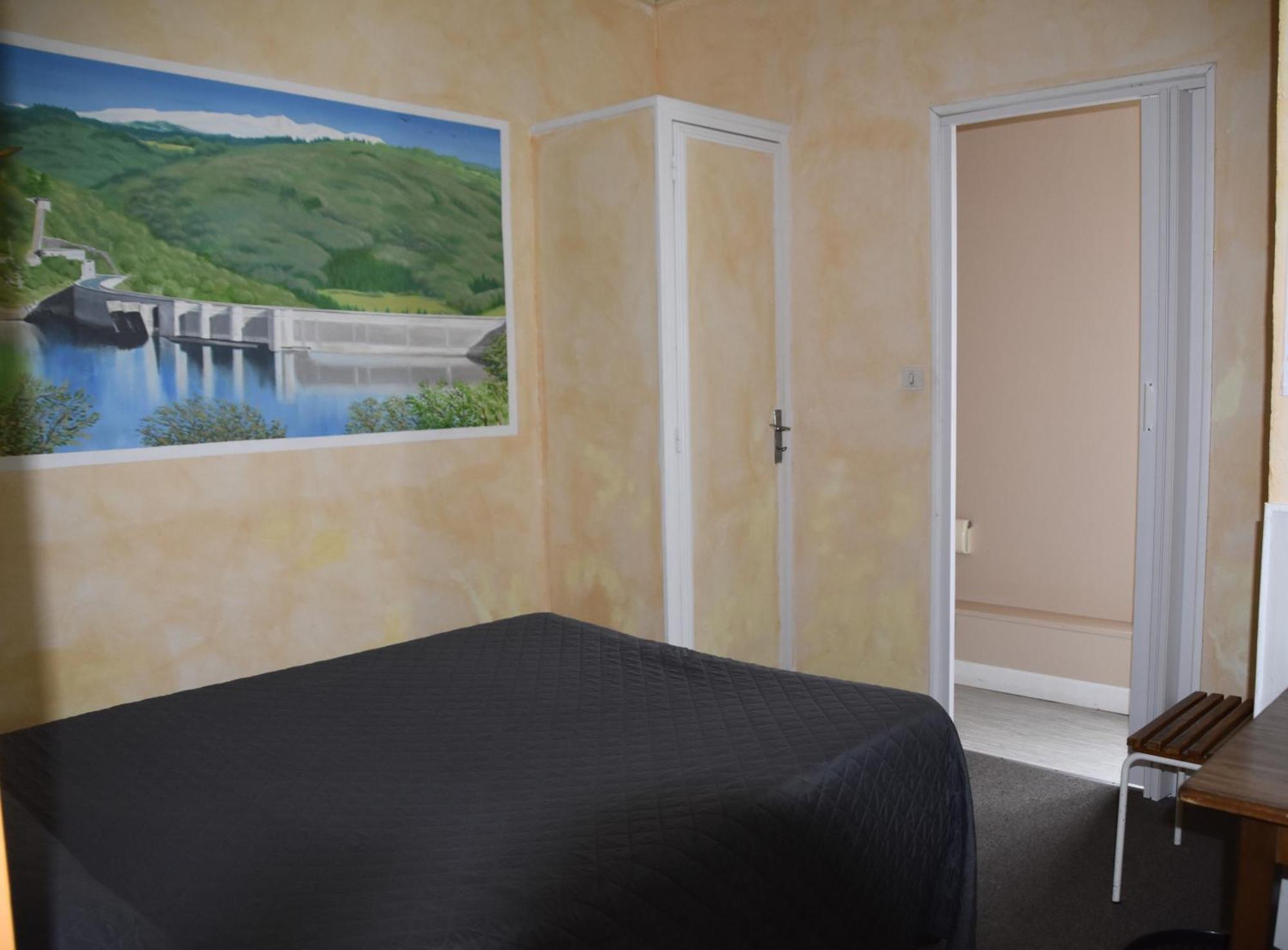 Le Rider Hotel Bort-les-Orgues Buitenkant foto