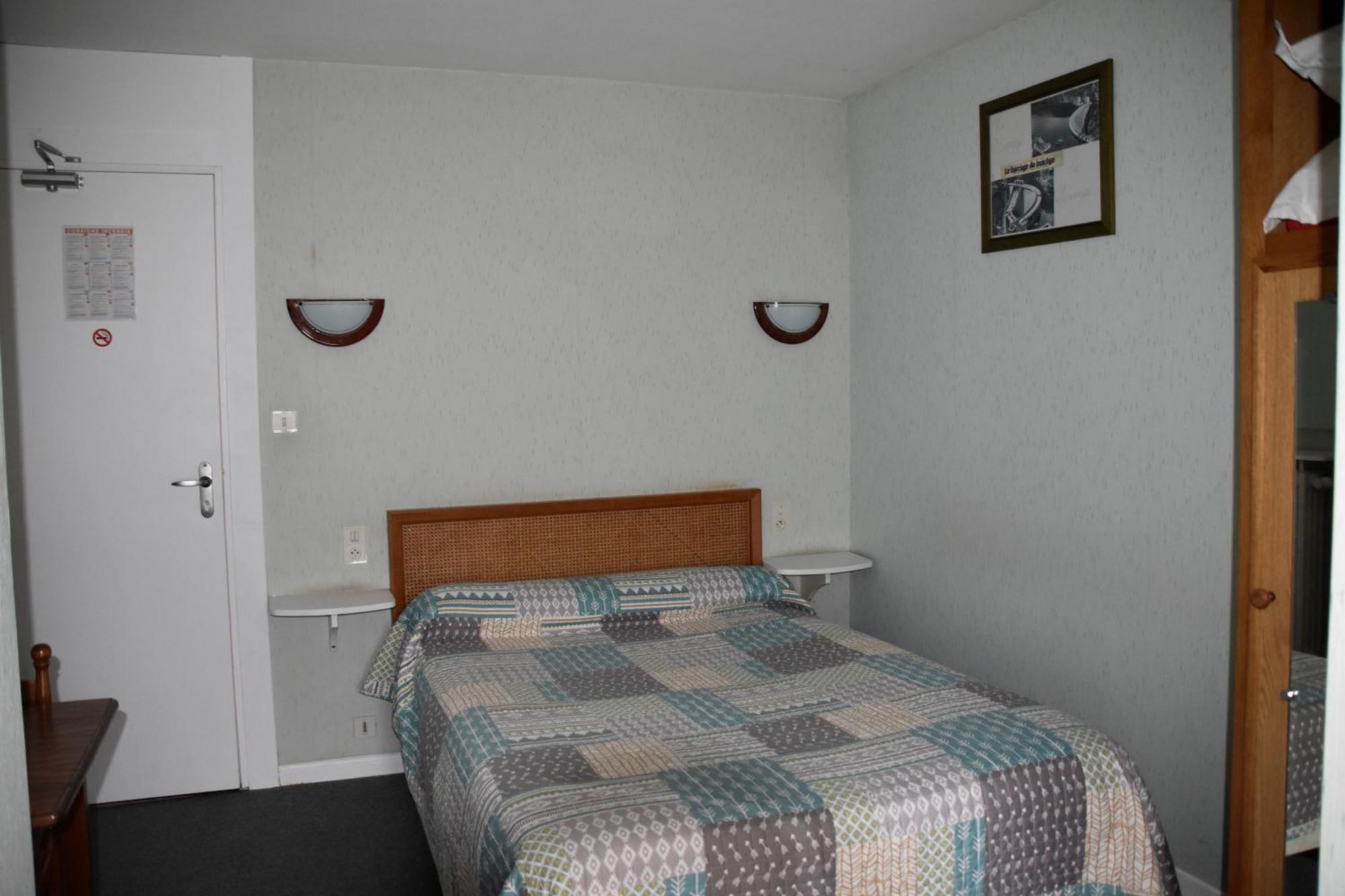 Le Rider Hotel Bort-les-Orgues Buitenkant foto
