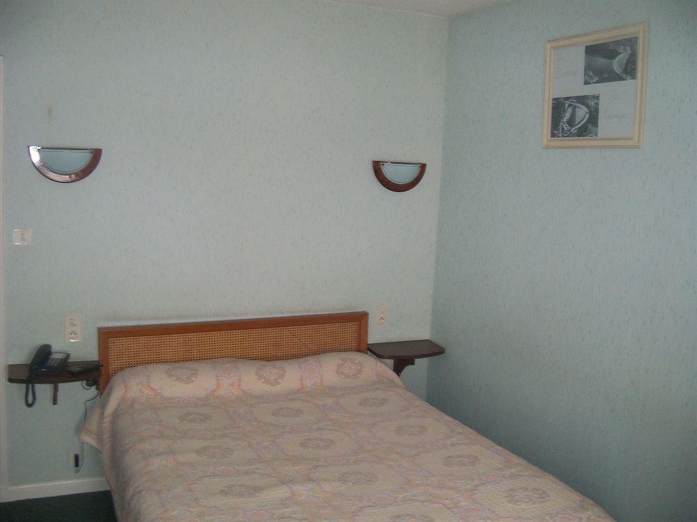 Le Rider Hotel Bort-les-Orgues Buitenkant foto