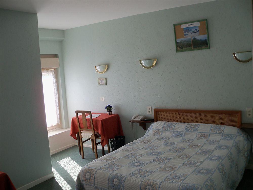 Le Rider Hotel Bort-les-Orgues Buitenkant foto