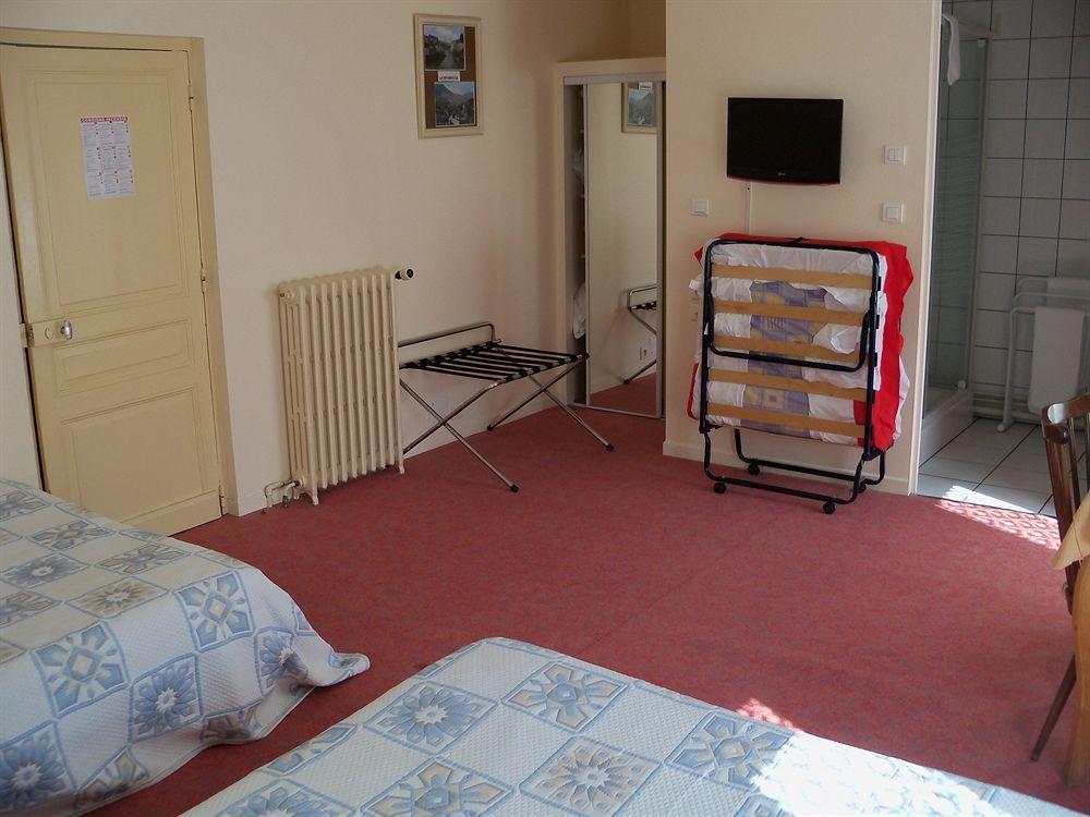 Le Rider Hotel Bort-les-Orgues Buitenkant foto
