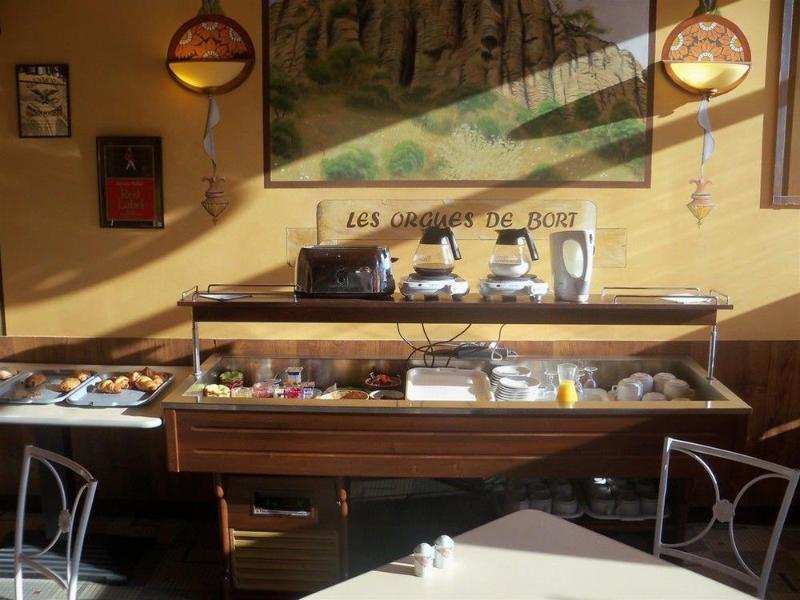 Le Rider Hotel Bort-les-Orgues Buitenkant foto
