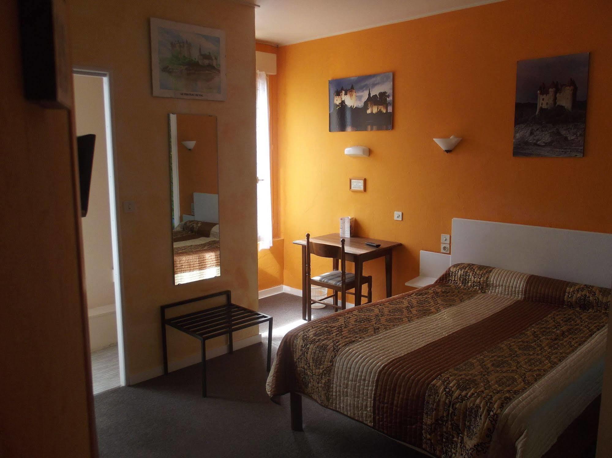 Le Rider Hotel Bort-les-Orgues Buitenkant foto