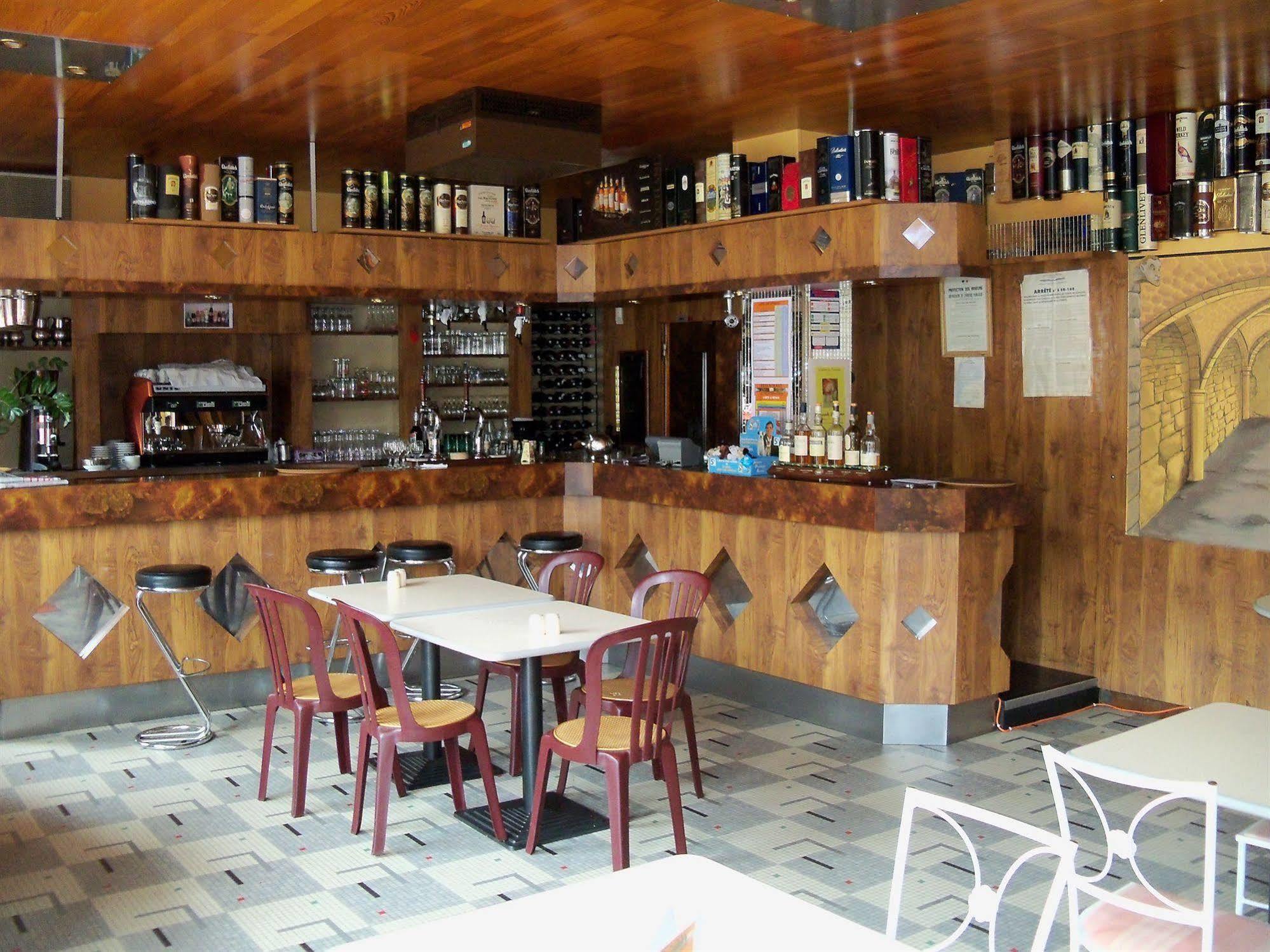 Le Rider Hotel Bort-les-Orgues Buitenkant foto