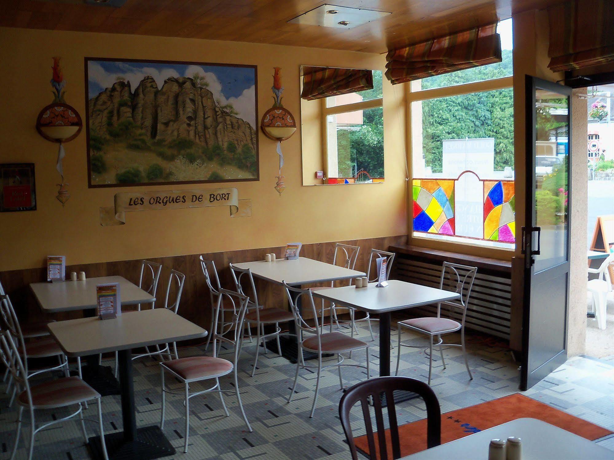 Le Rider Hotel Bort-les-Orgues Buitenkant foto